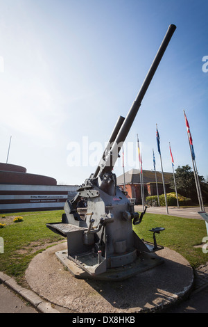 3.7 inch Mark II canon anti-aérien sur l'affichage à l'extérieur du D-Day Museum à Southsea. Banque D'Images