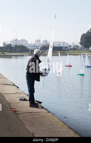 Modèle à commande radio amateurs lancement yacht. Banque D'Images