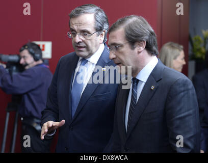 Bruxelles, Belgique. Mar 20, 2014. Le Premier ministre grec Antonis Samaras (L) et le Premier ministre portugais Passos Coelho arrivent à une séance photo de sommet de l'UE à l'Union européenne siège à Bruxelles, capitale de la Belgique, le 20 mars 2014. Credit : Ye Pingfan/Xinhua/Alamy Live News Banque D'Images