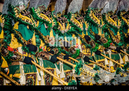 Valence, Espagne. 19 mars 2014 : Maures et Chrétiens acteurs d'Alcoi (Communauté Valencienne) défilé pendant le 2014's Fallas Festival à Valence : Crédit matthi/Alamy Live News Banque D'Images