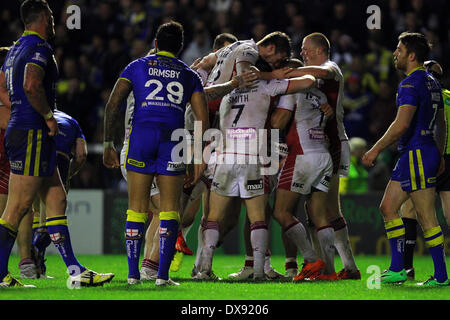 Warrington, Royaume-Uni. Mar 20, 2014. Wigan célébrer leur deuxième tentative lors de la Super League match entre Warrington Wolves v Wigan Warriors au stade Halliwell Jones. Credit : Action Plus Sport/Alamy Live News Banque D'Images