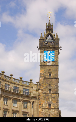 Le péage steeple et street junction au Glasgow Cross à Glasgow, Ecosse Banque D'Images