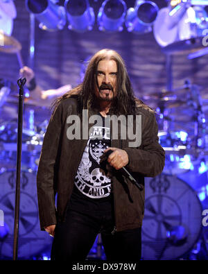 Toronto, Canada. Le 20 mars 2014. American rock metal progressif Dream Theater exécute au Massey Hall de Toronto. En photo, le chanteur James LaBrie. Credit : EXImages/Alamy Live News Banque D'Images