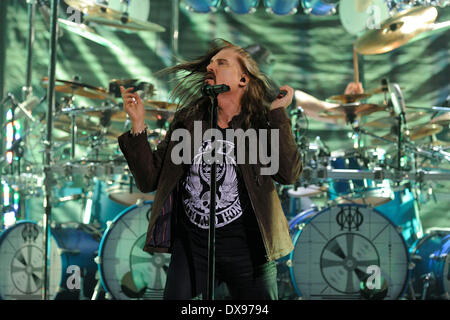 Toronto, Canada. Le 20 mars 2014. American rock metal progressif Dream Theater exécute au Massey Hall de Toronto. En photo, le chanteur James LaBrie. Credit : EXImages/Alamy Live News Banque D'Images