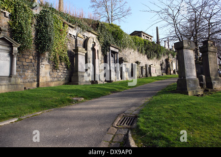 Glasgow nécropole montrant les voies par l'opulent cimetière victorien Banque D'Images