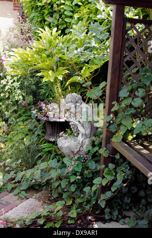 Jardin romantique anglais d'été Banque D'Images