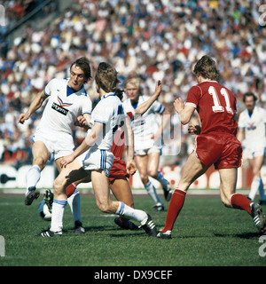 Football, DFB, 1979-1980, demi-finale, Parkstadion, FC Schalke 04 contre 1. FC Cologne 0:2, scène du match, Ruediger Abramczik (S04) à gauche Banque D'Images