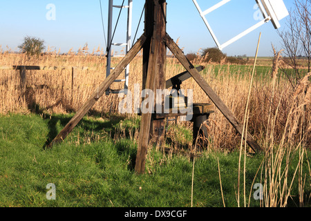 Une vue de la base de Palmer's Moulin de drainage sur les Norfolk Broads à Upton, Norfolk, Angleterre, Royaume-Uni. Banque D'Images