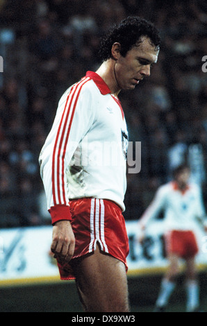 Football, Bundesliga, 1980-1981, stade de la Ruhr, Bochum et Hambourg SV 0:3, scène du match, Franz Beckenbauer (VHS) Banque D'Images