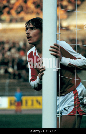 Football, Bundesliga, 1980-1981, stade du Rhin, Fortuna Düsseldorf contre Borussia Dortmund 2:2, scène du match, Thomas Allofs (Fortuna) Banque D'Images