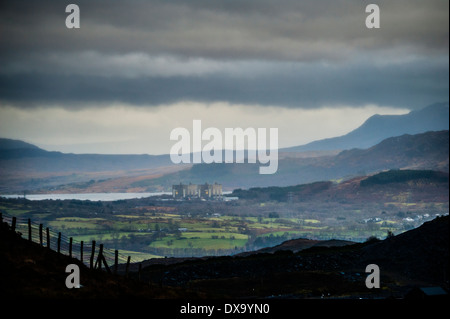 La centrale nucléaire désaffectée Trawsfynydd Blaenau Ffestiniog, vus de Snowdonia, Gwynedd, au nord du Pays de Galles au Royaume-Uni. Banque D'Images