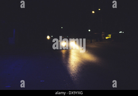 Rue la nuit sans électricité et voiture, Yopougon township, en face d'Abidjan, Côte d'Ivoire, Afrique du Sud Banque D'Images