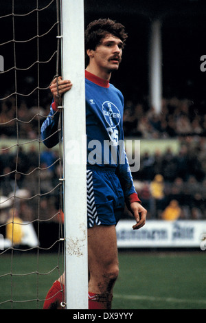 Football, Bundesliga, 1980-1981, Grotenburg Stadium, FC Bayer 05 Uerdingen contre Hambourg SV 0:3, scène du match, Ludger van de Loo (Bayer) Banque D'Images