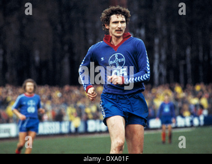 Football, Bundesliga, 1980-1981, Grotenburg Stadium, FC Bayer 05 Uerdingen contre Hambourg SV 0:3, scène du match, Norbert Hofmann (Bayer) Banque D'Images