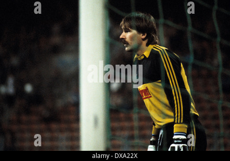 Football, Bundesliga, 1982/1983, stade de la Ruhr, Bochum contre 1. FC Kaiserslautern 1:1, scène du match, keeper Ralf Zumdick (VfL) Banque D'Images