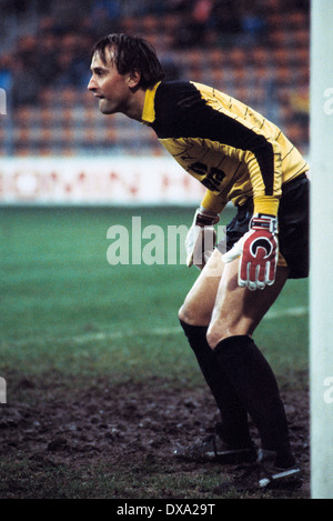 Football, Bundesliga, 1982/1983, stade de la Ruhr, Bochum contre Werder Brême 1:2, scène du match, gardien Dieter Burdenski (Werder) Banque D'Images