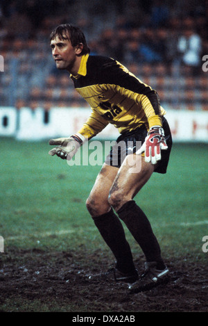 Football, Bundesliga, 1982/1983, stade de la Ruhr, Bochum contre Werder Brême 1:2, scène du match, gardien Dieter Burdenski (Werder) Banque D'Images