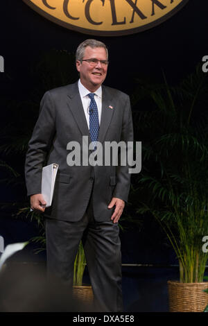 Candidat présidentiel Jeb Bush parle de groupe conservateur en Floride centrale. Gouverneur de Floride 1999-2007, Bush est en marche pour l'élection présidentielle aux Etats-Unis en 2016. Frère de George W. & fils de George H. W. Bush (présidents des USA) Jeb Bush est politique sang bleu. Il a co-écrit un livre sur l'immigration, son épouse est née à l'mexicains immigrant. La réforme de l'Immigration est chaud problème bouton pour les élections de 2016. M. Bush est choix le plus probable pour les républicains en vue de l'image du gouverneur du New Jersey pont entachée par le scandale. Banque D'Images