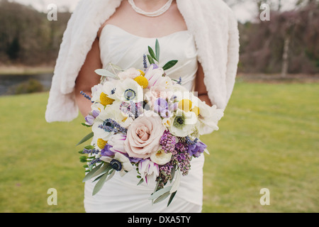 Bouquet de printemps à country wedding Banque D'Images