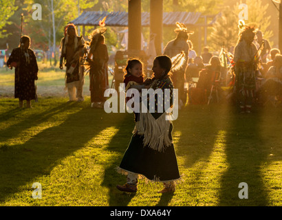 Tamkaliks dans Pow Wow la Wallowa Valley de l'Oregon. Banque D'Images