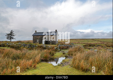 Les nonnes Cross ferme dans le parc national du Dartmoor Devon à la jonction de la voie des abbés et le chemin des Moines Banque D'Images