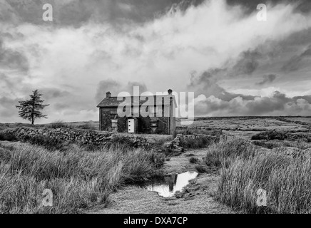 Les nonnes Cross ferme dans le parc national du Dartmoor Devon à la jonction de la voie des abbés et le chemin des Moines Banque D'Images