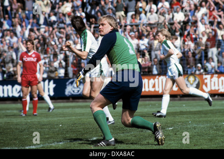 Football, Bundesliga, 1983/1984, le stade am Boekelberg, Borussia Moenchengladbach contre 1. FC Kaiserslautern 3:2, scène du match, gardien Ronnie Hellstroem (FCK) Banque D'Images