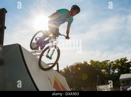 Freestyle mountainbike (VTT) professionnels Afficher sauts et de truc à la concurrence 2013 freestyle.ch à Zurich Banque D'Images