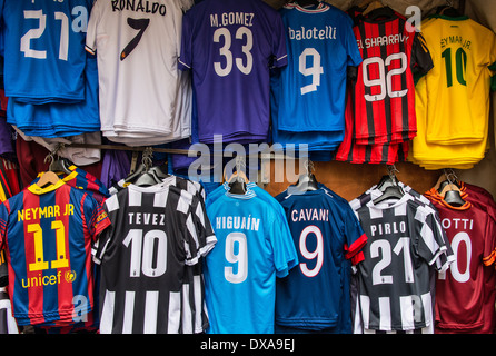 L'équipe de soccer star player futball chandails pour la vente, Italie Banque D'Images