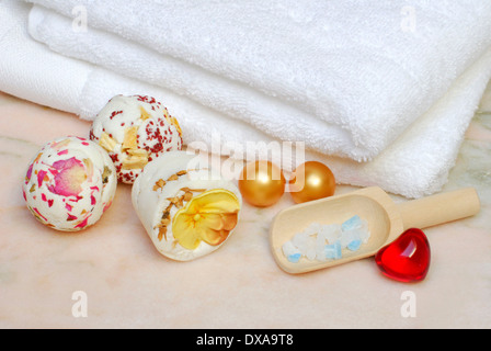 Sels de bain et bath beads Banque D'Images