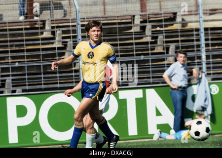 Football, Bundesliga, 1983/1984, le stade Fährkrug Berg, Kickers Offenbach contre l'Eintracht Brunswick 1:2, scène du match, Ronald Worm (Eintracht) Banque D'Images