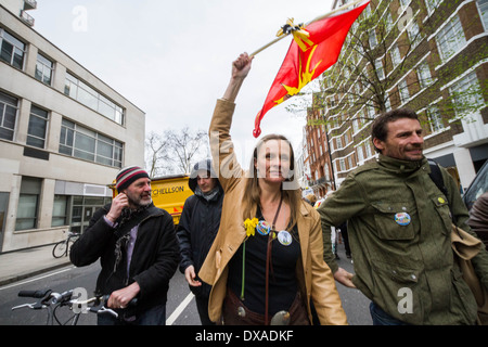 Vanessa militant rejoint le vigne de protestation. Les protestataires Anti-Fracking mars et rassemblement à Londres, Royaume-Uni. Banque D'Images