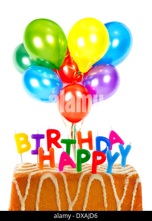 Joyeux anniversaire. gâteau d'anniversaire avec des bougies et des ballons colorés concept de carte. Banque D'Images