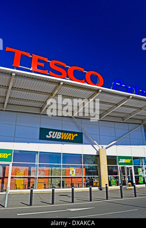 Tesco Extra Wembley, London Borough of Brent, London, Angleterre, Royaume-Uni Banque D'Images