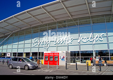 Tesco Extra Wembley, London Borough of Brent, London, Angleterre, Royaume-Uni Banque D'Images