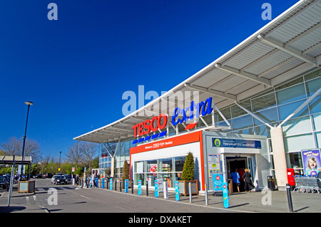 Tesco Extra Wembley, London Borough of Brent, London, Angleterre, Royaume-Uni Banque D'Images