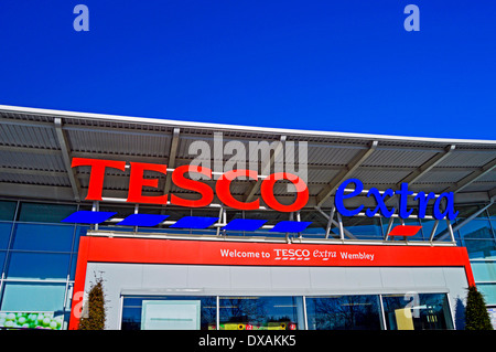 Tesco Extra Wembley, London Borough of Brent, London, Angleterre, Royaume-Uni Banque D'Images
