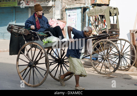 Kolkata part tiré rickshaw ,l'Inde Banque D'Images