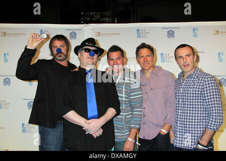 Blues Traveler Las Vegas, Nevada, USA. 21 mars 2014. Le Cirque DuSoleil Productions sont réunis pour présenter "une nuit pour une goutte' Michael Jackson Un théâtre Mandalay Bay Resort & Casino Las Vegas, NV . Credit : ORL/Alamy Live News Banque D'Images