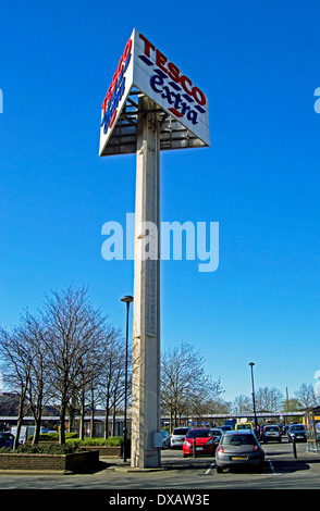 Tesco Extra Wembley, London Borough of Brent, London, Angleterre, Royaume-Uni Banque D'Images