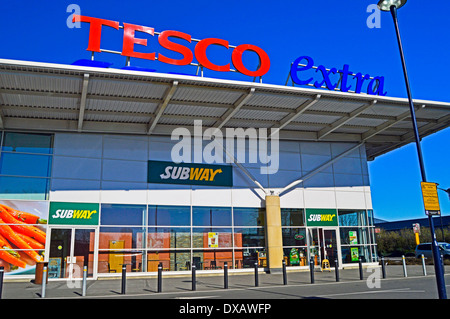 Tesco Extra Wembley, London Borough of Brent, London, Angleterre, Royaume-Uni Banque D'Images