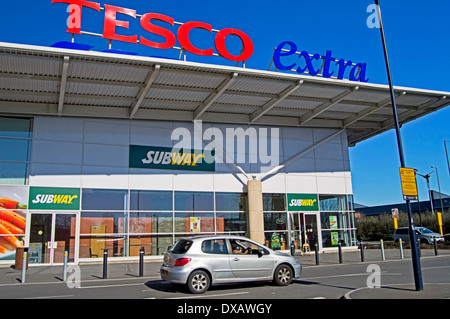 Tesco Extra Wembley, London Borough of Brent, London, Angleterre, Royaume-Uni Banque D'Images
