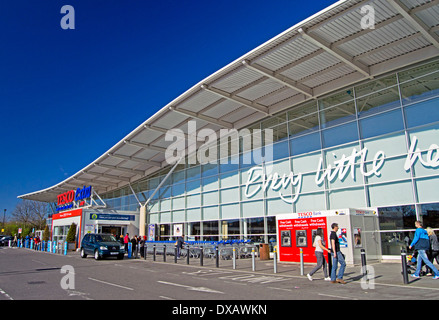 Tesco Extra Wembley, London Borough of Brent, London, Angleterre, Royaume-Uni Banque D'Images