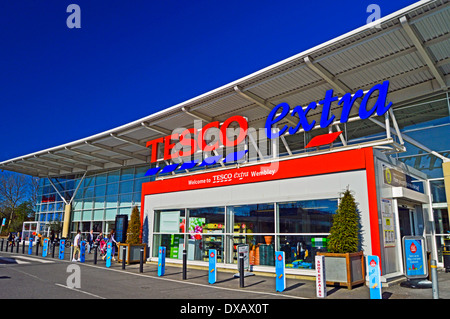 Tesco Extra Wembley, London Borough of Brent, London, Angleterre, Royaume-Uni Banque D'Images