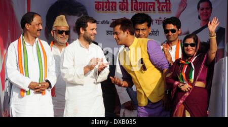 Pratapgrah, Inde. 22 mars 2014. Vice-président du Congrès Rahul Gandhi avec les autres chefs de parti pendant une campagne électorale rassemblement public de Pratapgarh sur 22-03-2014. .L'Inde va tenir des élections nationales du 7 avril au 12 mai, le coup d'un vote que de nombreux observateurs considèrent comme la plus importante élection dans plus de 30 ans dans la plus grande démocratie du monde. (Photo de Prabhat Verma / Pacific Press/Alamy Live News) Banque D'Images