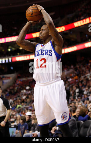 Philadelphie, Pennsylvanie, USA. Mar 21, 2014. Philadelphia 76ers en avant James Nunnally (12) en action au cours de la NBA match entre les New York Knicks et les Philadelphia 76ers au Wells Fargo Center de Philadelphie, Pennsylvanie. Les Knicks ont remporté 93-92. Christopher Szagola/Cal Sport Media Banque D'Images