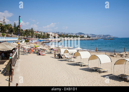 San Remo plage et mer, San Remo, en Ligurie, Italie Banque D'Images