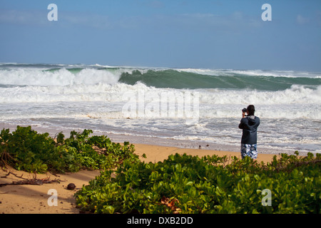 Haena Beach après une tempête tropicale sur Kauai, Hawaii. Banque D'Images