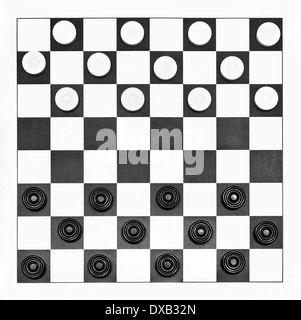Vue de dessus de la position de départ sur 8x8 cuir checkers board Banque D'Images