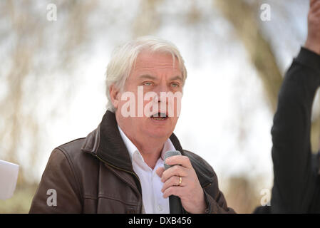 Angleterre Londres, 22 mars 2014 : Des milliers de manifestants de toutes nationalité United we Stand jusqu'au racisme et le fascisme au cour du Parlement à Londres. Photo par voir Li/ Alamy Live News Banque D'Images